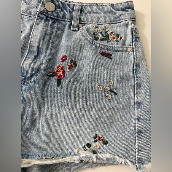 Banjara Embroidered Denim Cutoff Shorts Size 1/24 - Picture 5 of 9